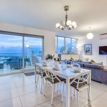 Malta Pool Penthouse 아파트 Is-Swieqi